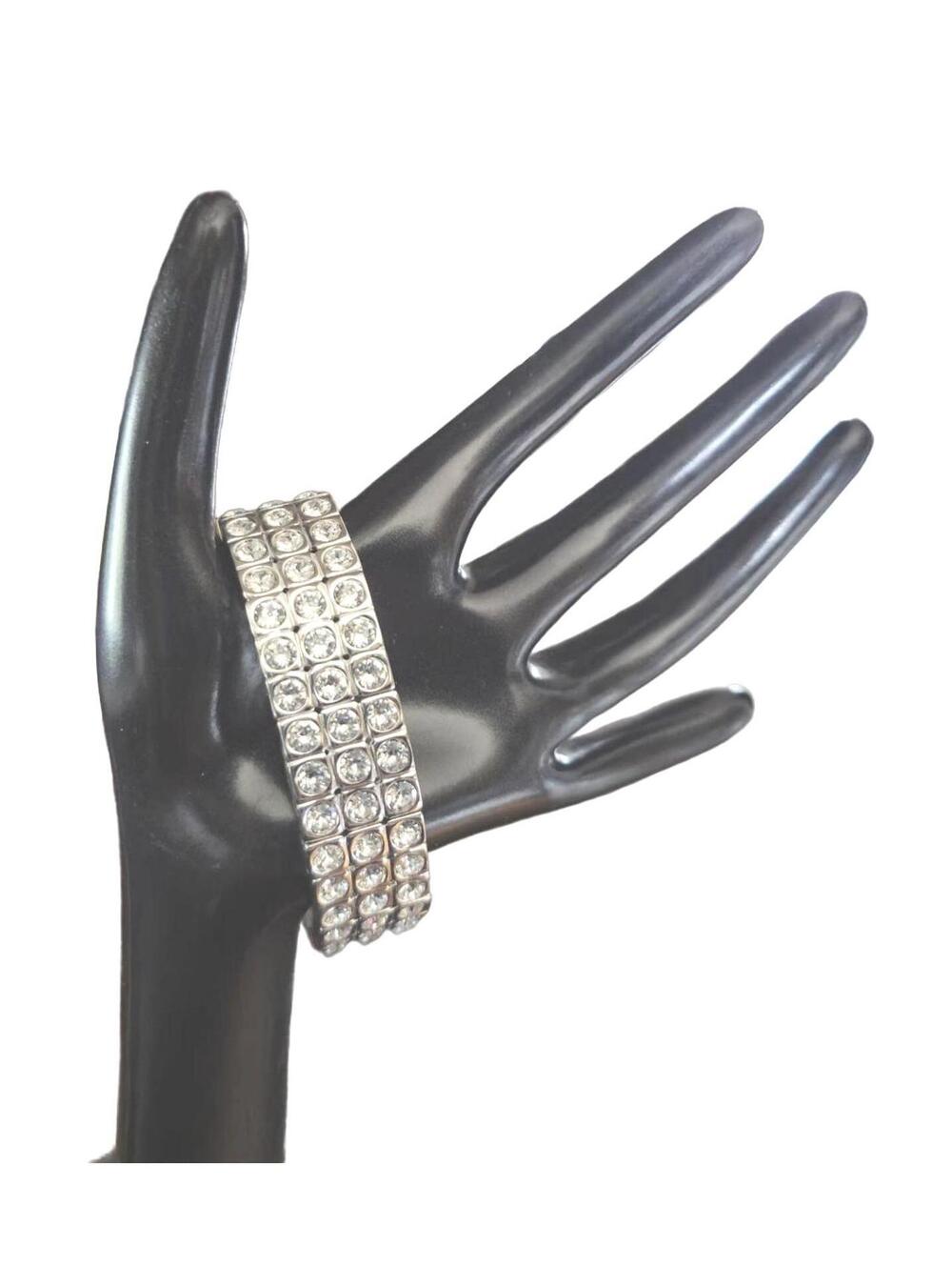 Silver tone Rhinestone Stretch Bracelet 7.25 Diameter